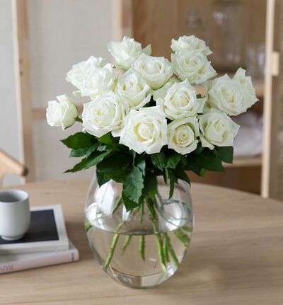 15 hvite roser